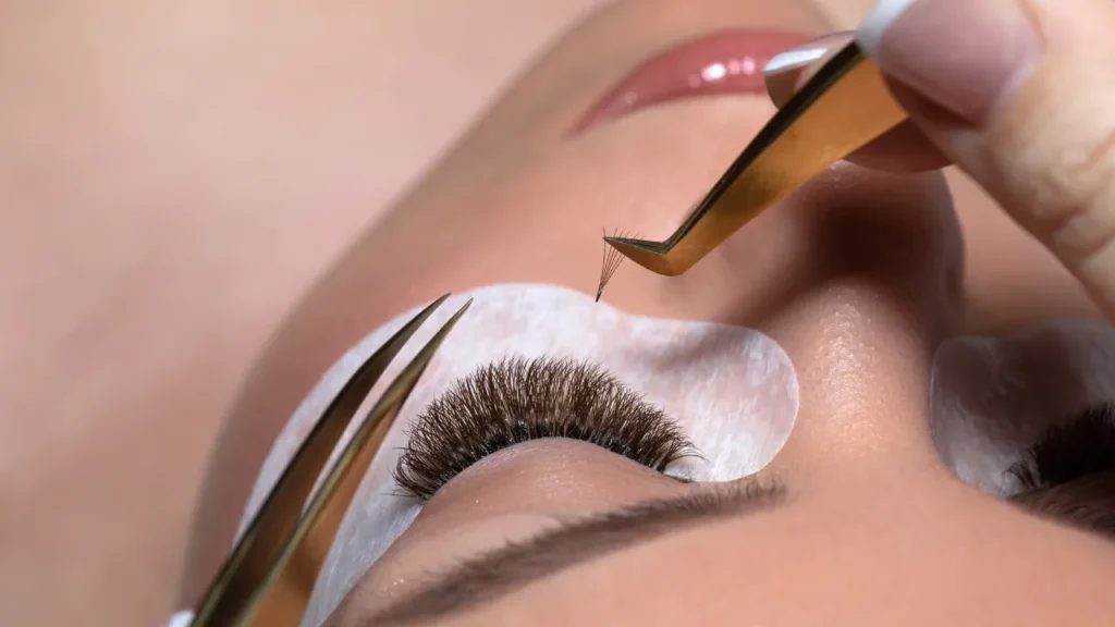 Curso de estética de extensão de cílios