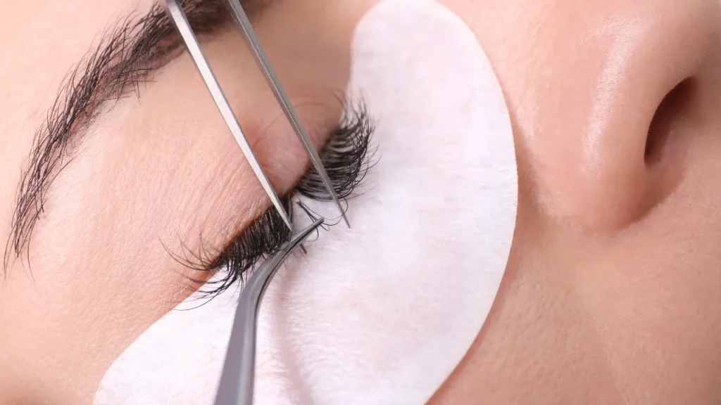 Curso de estética de extensão de cílios