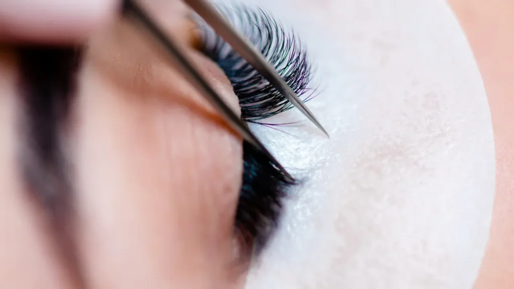 Curso de estética de extensão de cílios